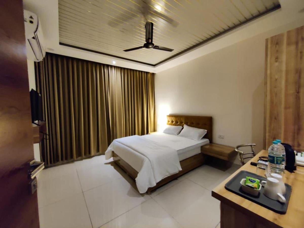 Hotel Hibiscus Tree- Bachupally Hyderabad Esterno foto